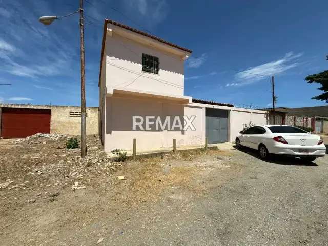 En venta inmueble. Casacoima. Pto Fijo.