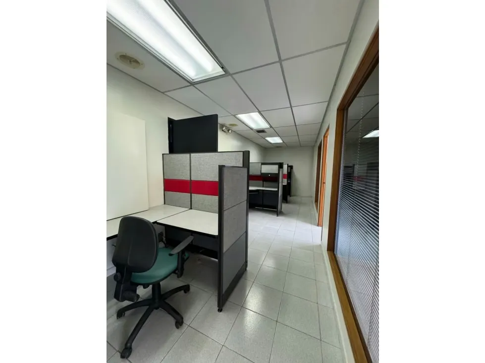 VENDO Y/O ALQUILO OFICINA CENTRO PROFESIONAL LOS SAMANES - 3