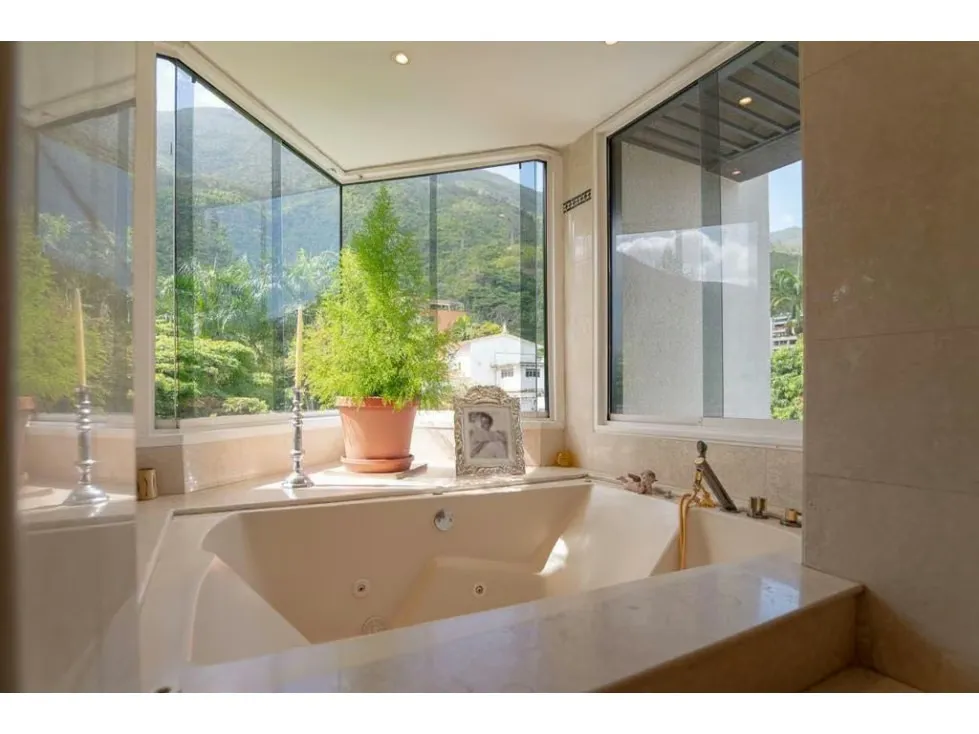 Se vende PH Duplex 580m2 4h+2s+ch/8b/4p Los Palos Grandes - 17