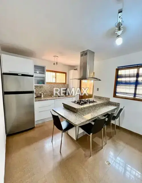 Casa Comercial en alquiler, ubicada en la Avenida Bolívar Lechería