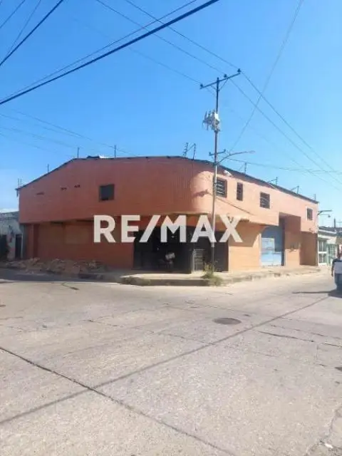 Amplio galpón en alquiler en Valencia 545mts