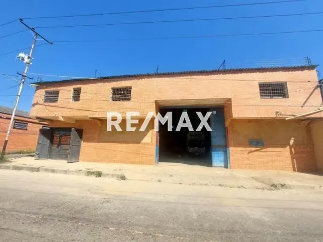 Amplio galpón en alquiler en Valencia 545mts - 2