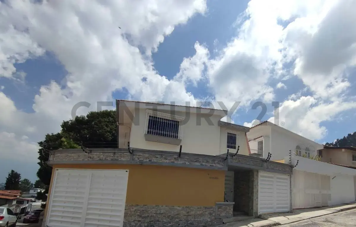 En venta espectacular casa en Alto Prado, en calle cerrada, lista para mudarse