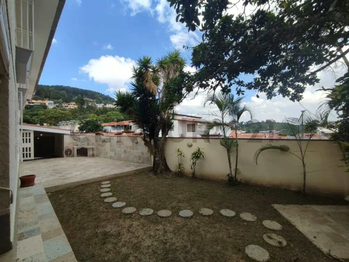 En venta espectacular casa en Alto Prado, en calle cerrada, lista para mudarse - 18