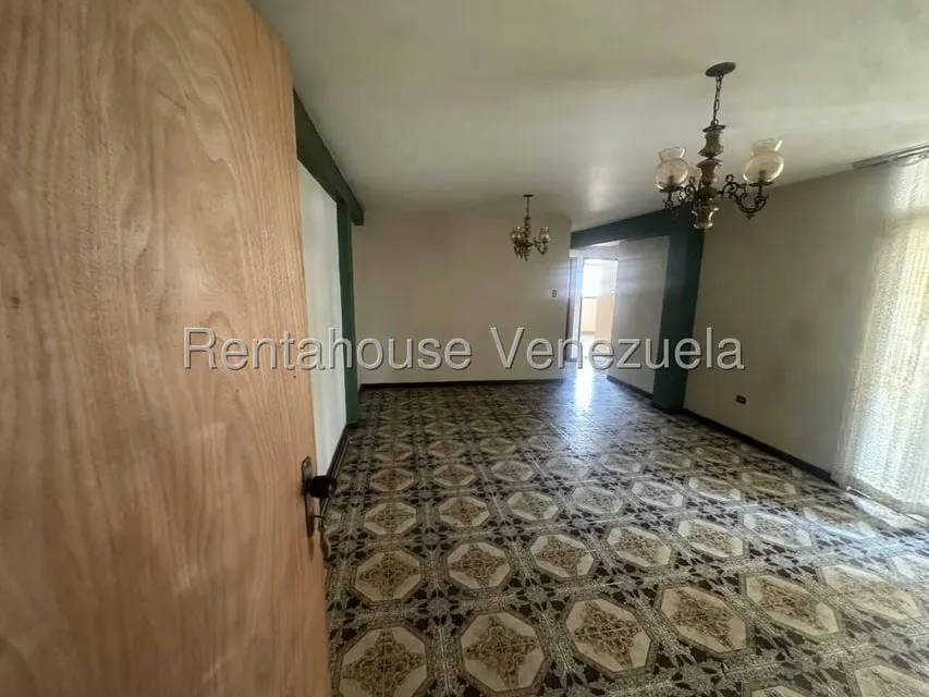 Comercial (Edificio) en Venta en Municipio Guaicaipuro, Miranda - 34