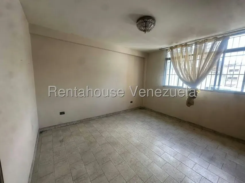 Comercial (Edificio) en Venta en Municipio Guaicaipuro, Miranda - 36
