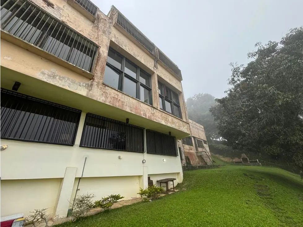 Se vende Casa 3206m² 9h+3s/10b+2s/8p Alto Hatillo