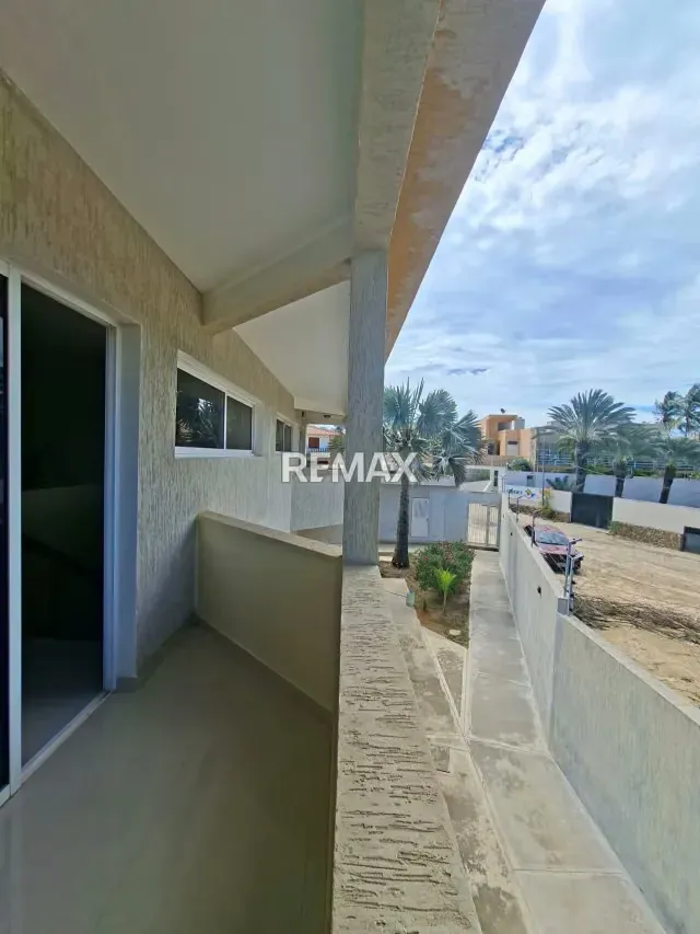 EN VENTA 2 TOWNHOUSE MODERNOS CERCA DE PLAYA EL YAQUE - 12