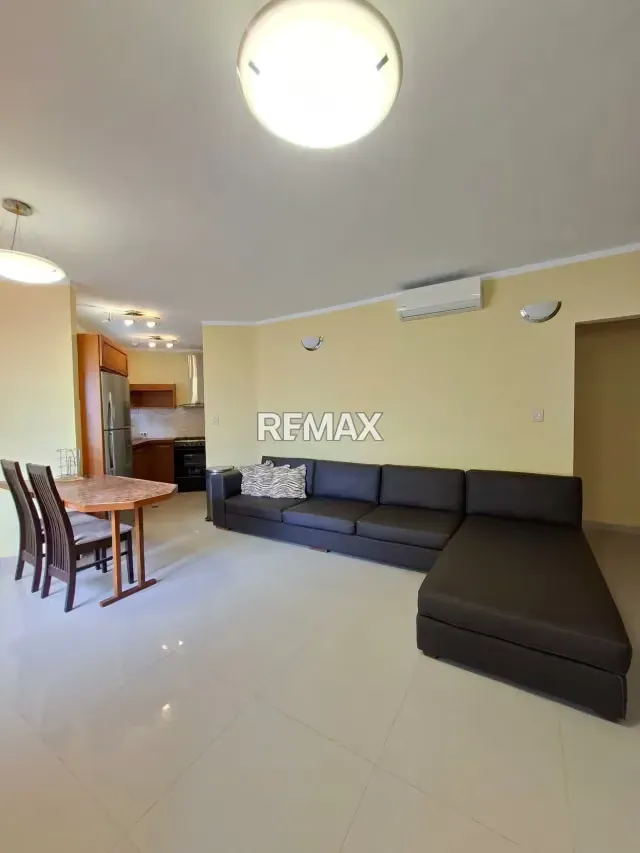 EN VENTA 2 TOWNHOUSE MODERNOS CERCA DE PLAYA EL YAQUE - 2