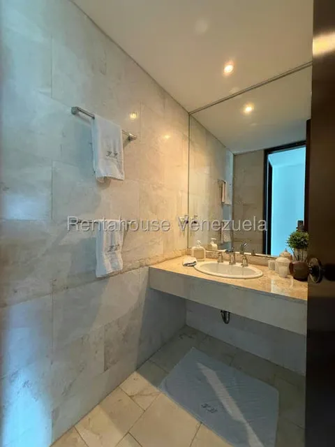 Apartamento (1 Nivel) en Venta en Las Mesetas de Santa Rosa de Lima, Distrito Metropolitano - 17