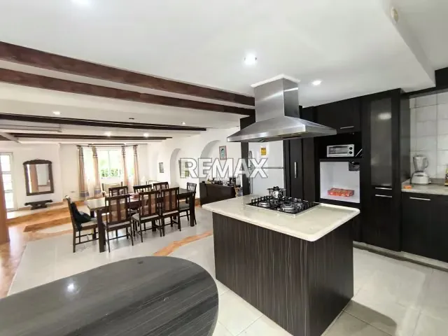 En venta amplia y hermosa casa en la Urb Trigal Norte de Valencia Carabobo - 2