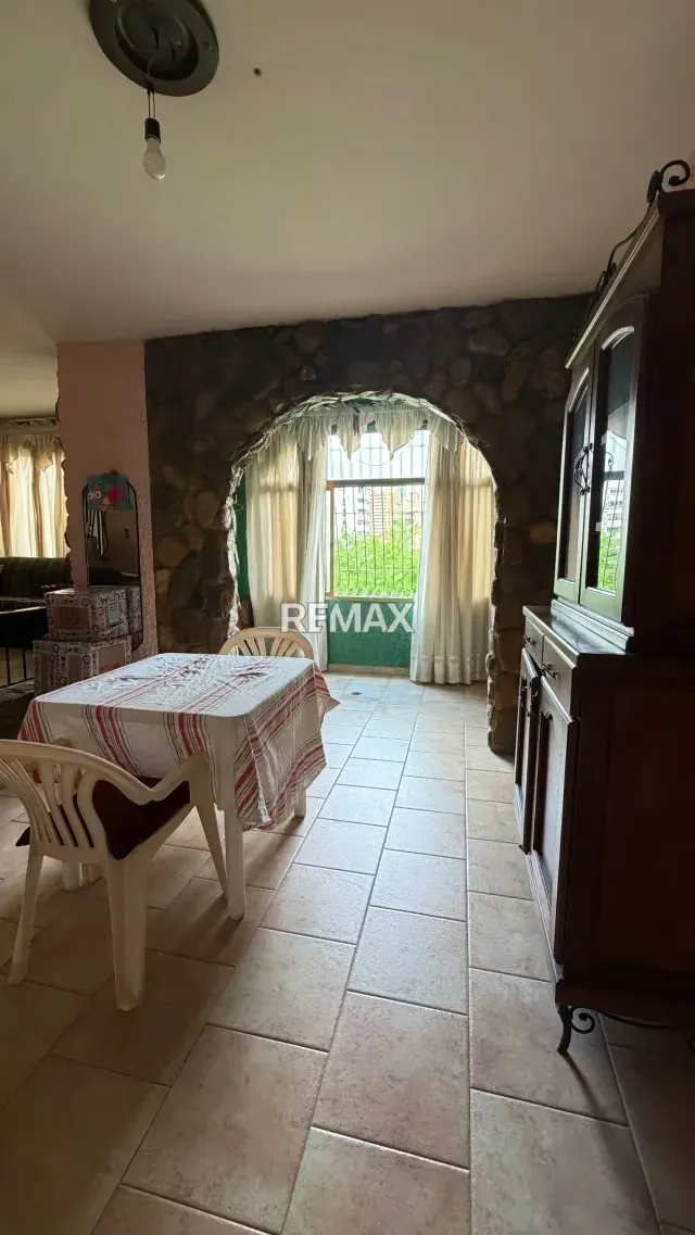Se Vende Apartamento Conservado Urb Trigaleña Frente a la Zona Verde Edificio de Data Res Punta del Este P - 16