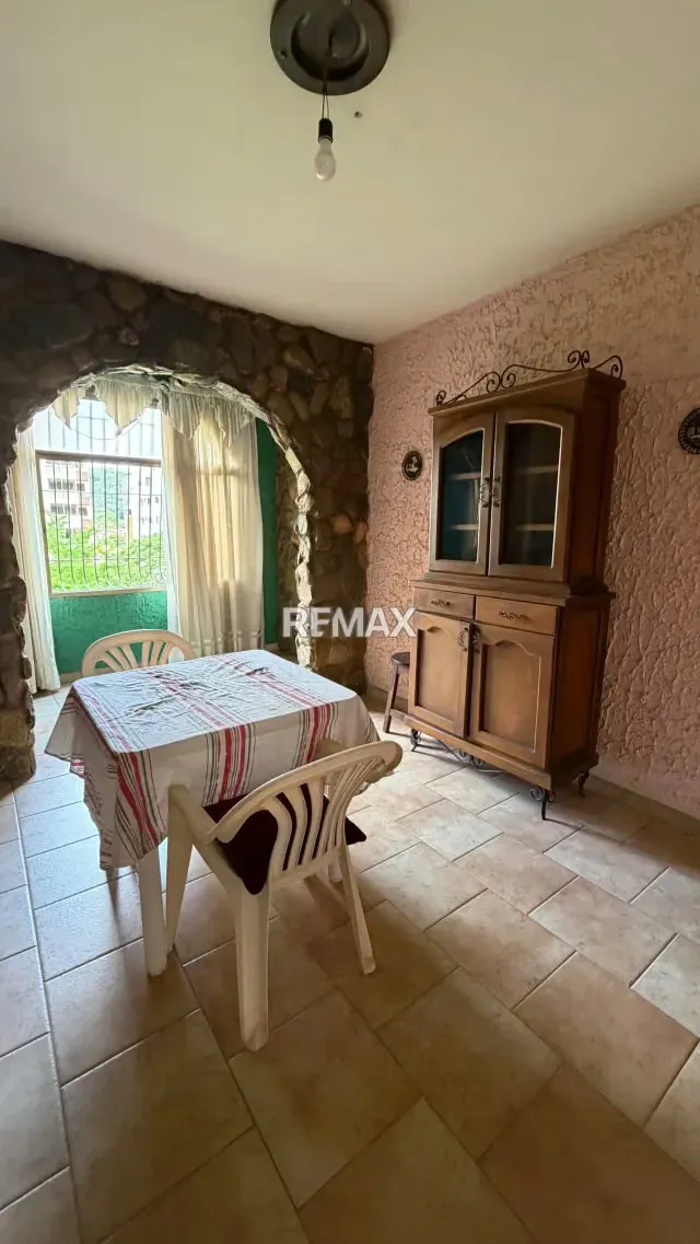 Se Vende Apartamento Conservado Urb Trigaleña Frente a la Zona Verde Edificio de Data Res Punta del Este P - 18