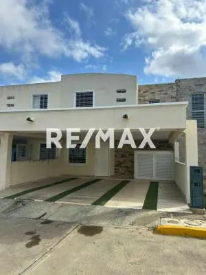EN VENTA BELLO TOWNHOUSE EQUIPADO, EN LA URBANIZACIÓN VILLA DEL CARMEN, CABUDARE ESTADO LARA.