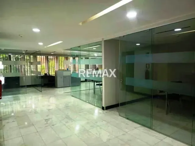 OFICINA EN VENTA - URB. MONTALBÁN - 13