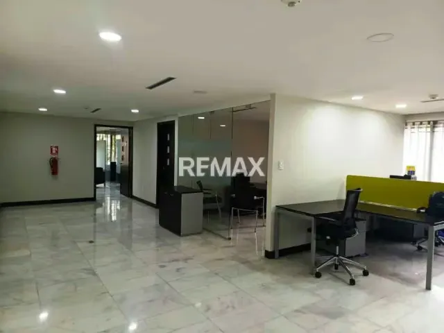 OFICINA EN VENTA - URB. MONTALBÁN - 15