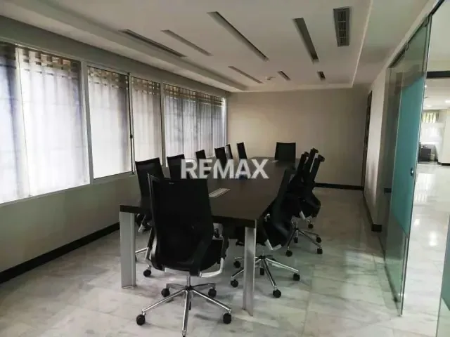 OFICINA EN VENTA - URB. MONTALBÁN - 17