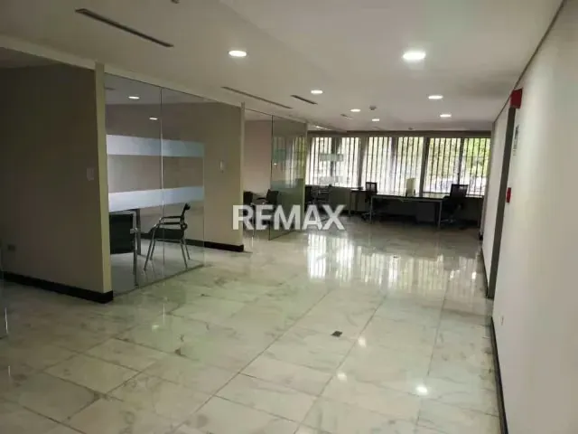 OFICINA EN VENTA - URB. MONTALBÁN - 6