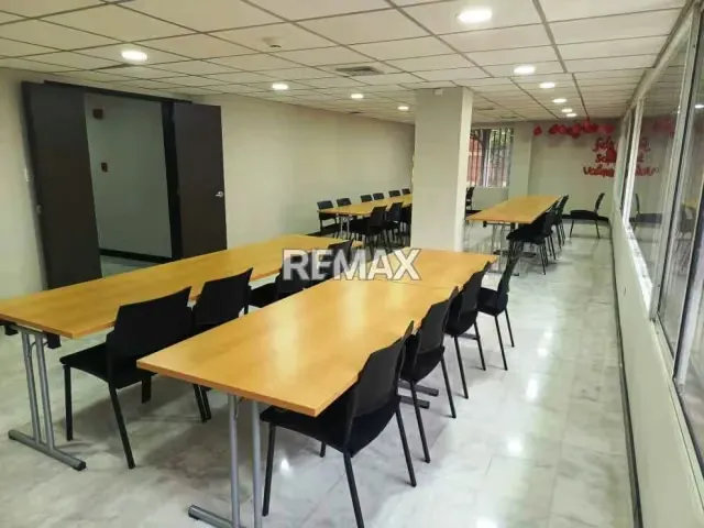 OFICINA EN VENTA - URB. MONTALBÁN - 10