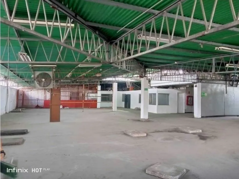 Alquilo local comercial 686m2 Los Ruices 2840 - 5