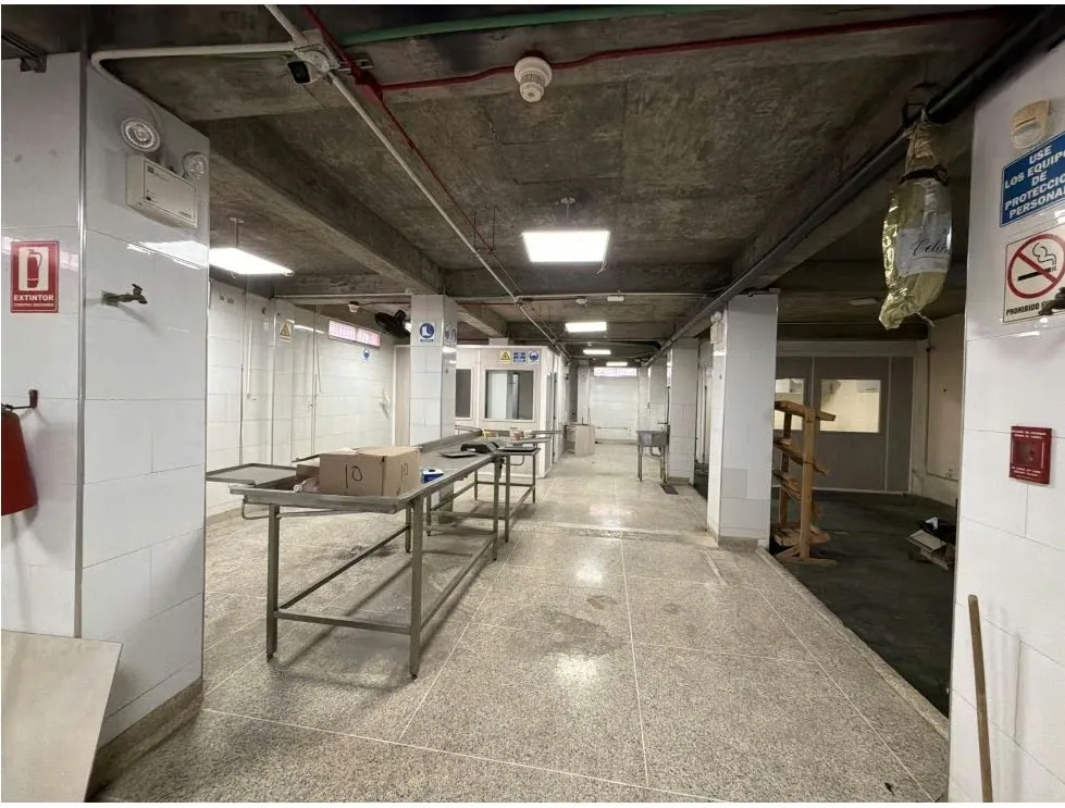 Vendo edificio 200m2 Catia 7950 - 18