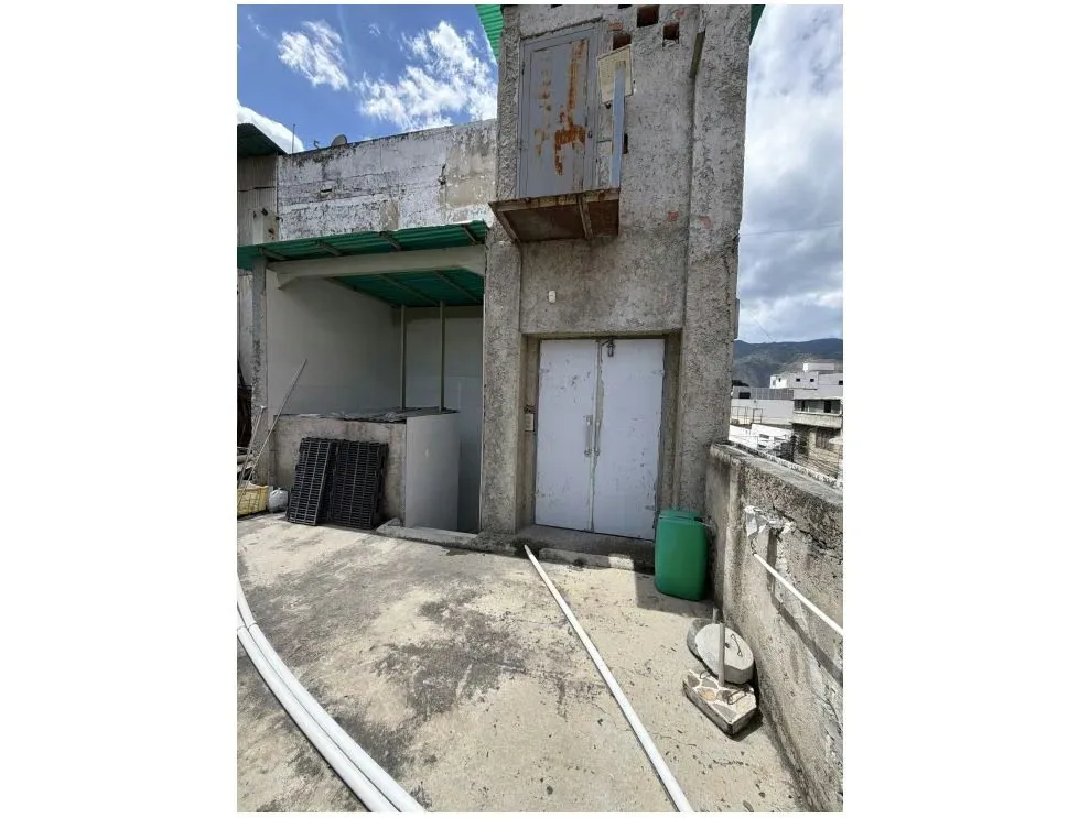 Vendo edificio 200m2 Catia 7950 - 23