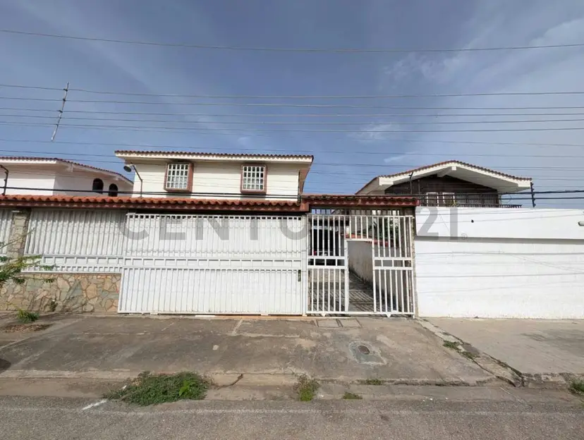 Excelente casa de 3 niveles en conjunto cerrado ubicado en sabanamar
