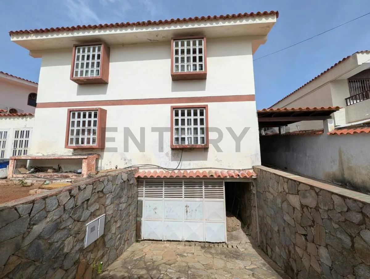 Excelente casa de 3 niveles en conjunto cerrado ubicado en sabanamar - 2