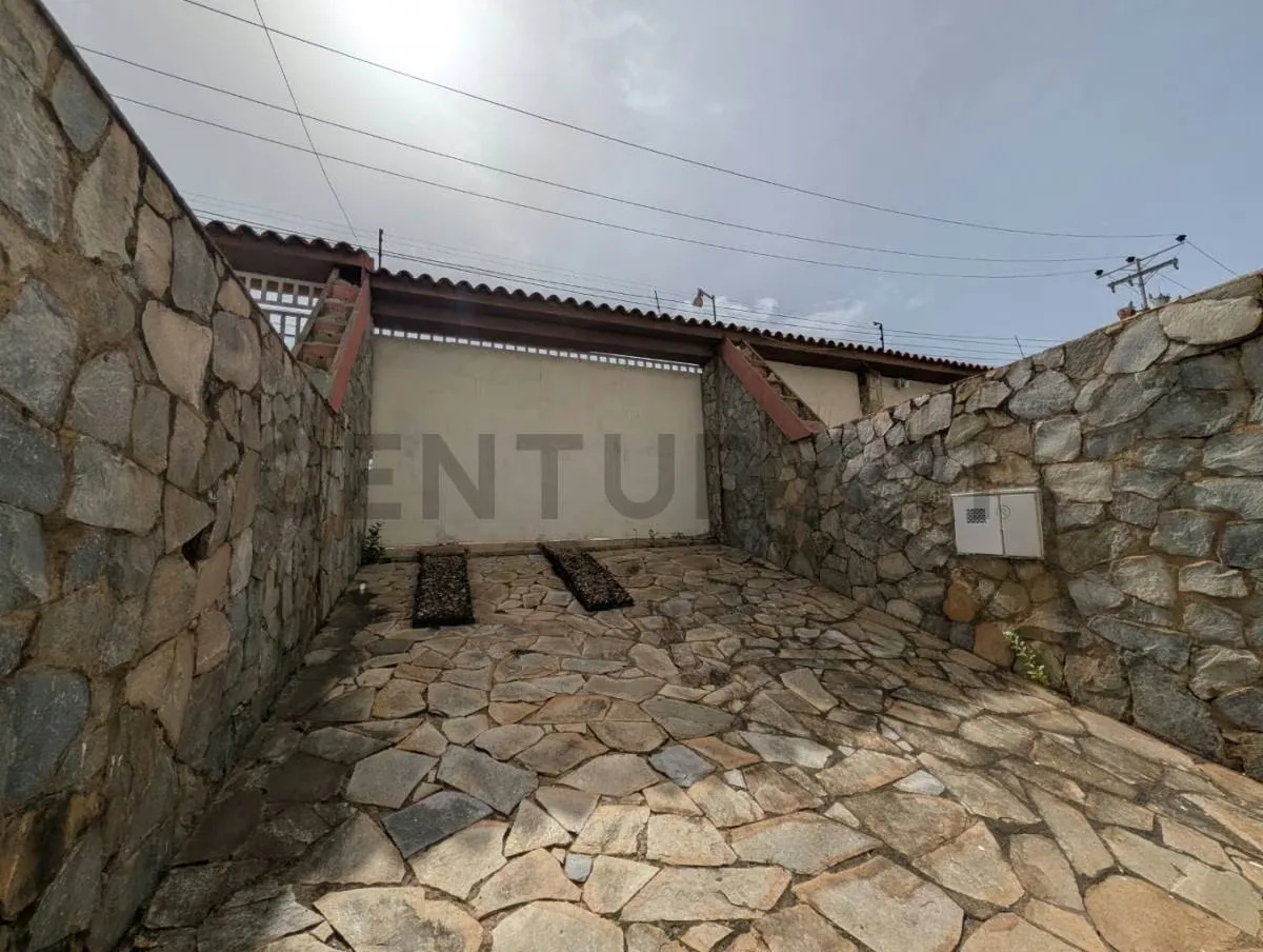 Excelente casa de 3 niveles en conjunto cerrado ubicado en sabanamar - 3