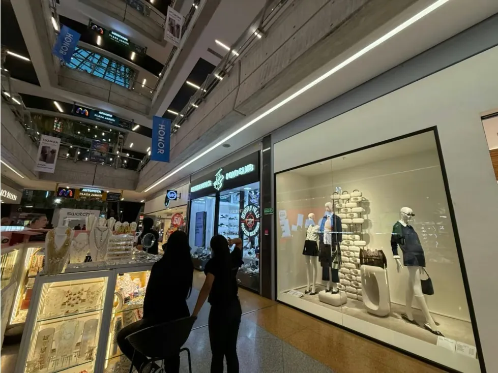 VENTA LOCAL EN EL SAMBIL DE CHACAO - 5