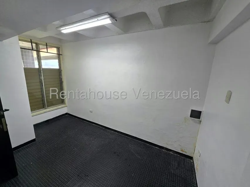 Oficina en Alquiler en Los Chaguaramos, Distrito Metropolitano - 11