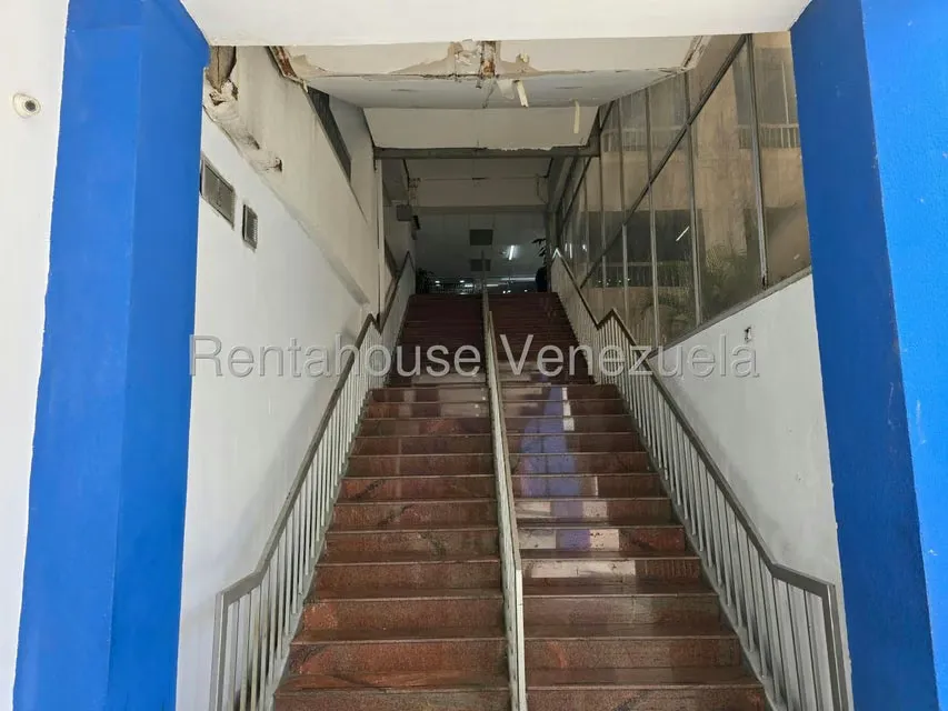 Oficina en Alquiler en Los Chaguaramos, Distrito Metropolitano - 2