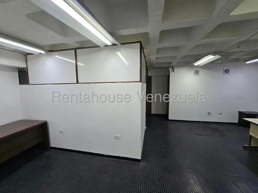 Oficina en Alquiler en Los Chaguaramos, Distrito Metropolitano - 4