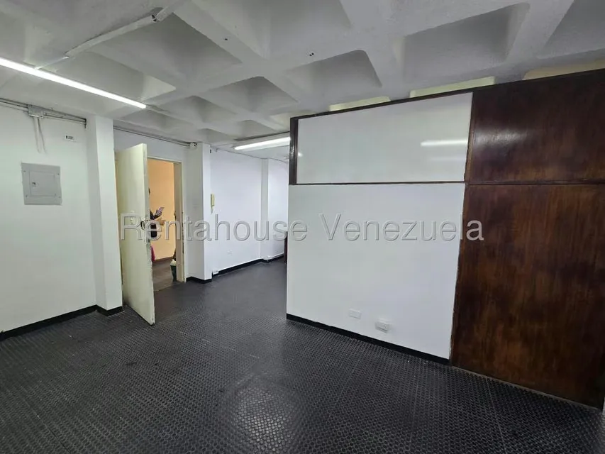 Oficina en Alquiler en Los Chaguaramos, Distrito Metropolitano - 7