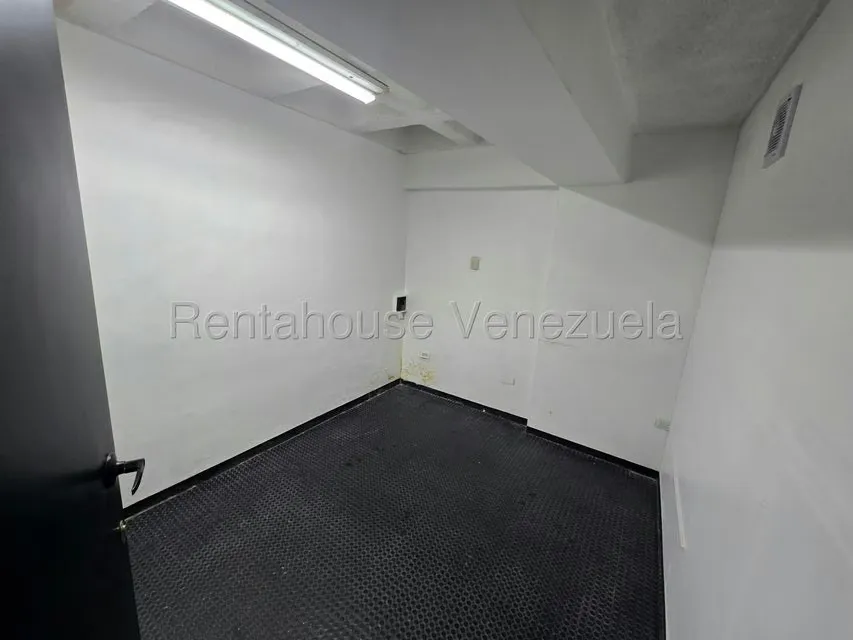 Oficina en Alquiler en Los Chaguaramos, Distrito Metropolitano - 8