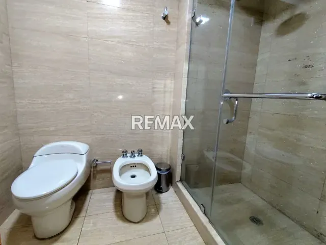 VENTA DE APARTAMENTO PENTHOUSE TRIPLEX CON TERRAZA EN LAS MERCEDES - 11