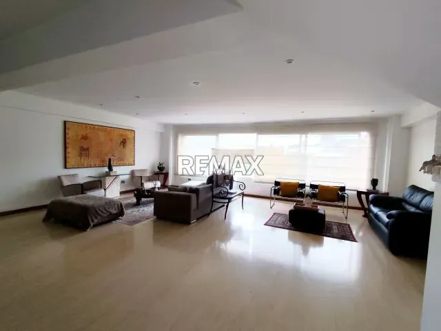 VENTA DE APARTAMENTO PENTHOUSE TRIPLEX CON TERRAZA EN LAS MERCEDES - 3