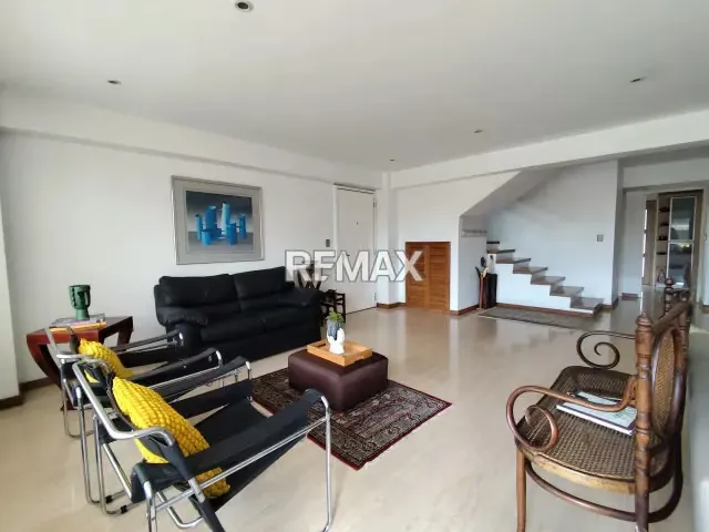 VENTA DE APARTAMENTO PENTHOUSE TRIPLEX CON TERRAZA EN LAS MERCEDES - 4