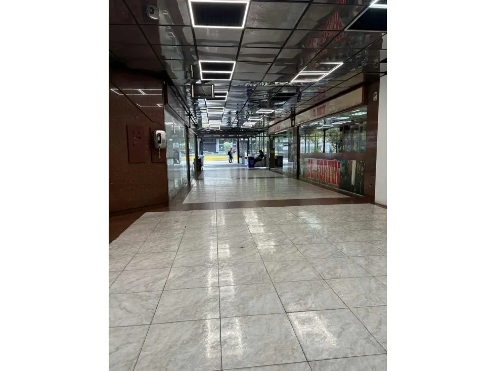 En Venta/Alquiler Local Comercial en la Urbina - 6