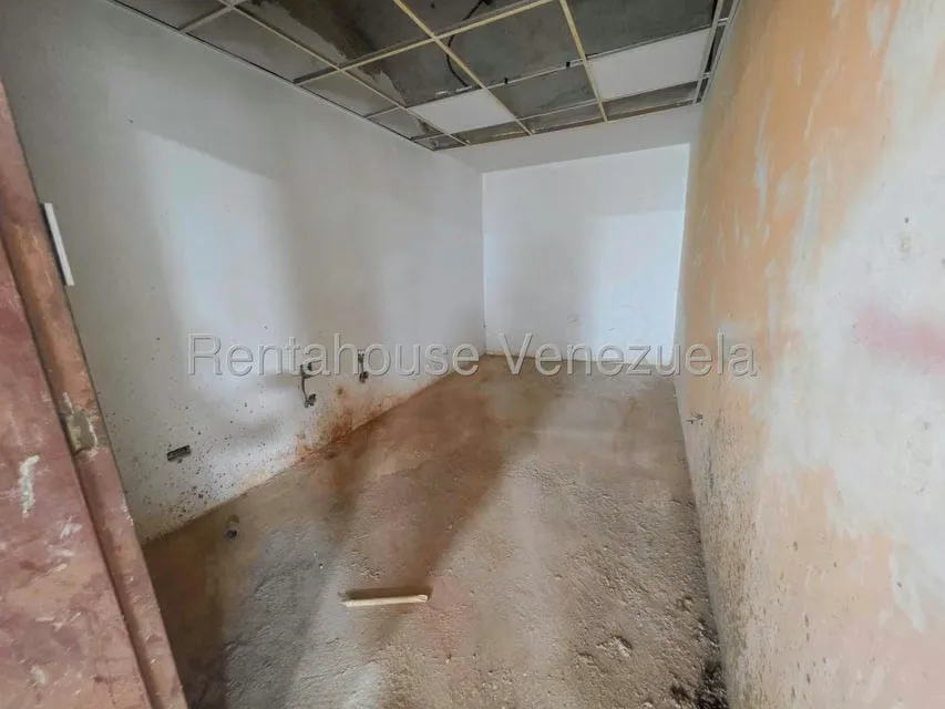 Local Comercial en Alquiler en Los Dos Caminos, Distrito Metropolitano - 11