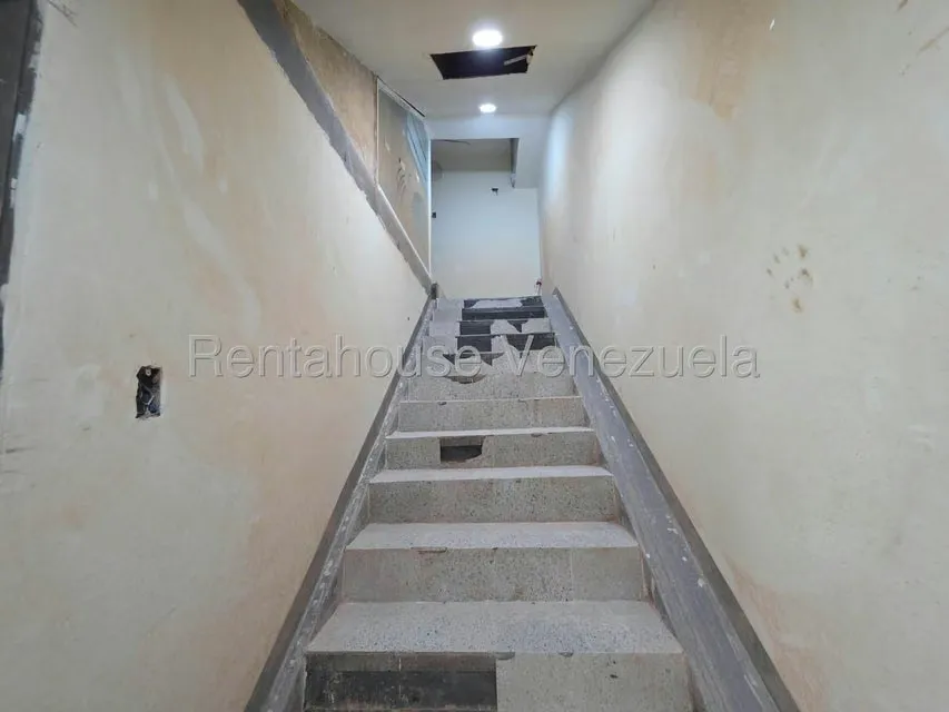 Local Comercial en Alquiler en Los Dos Caminos, Distrito Metropolitano - 12