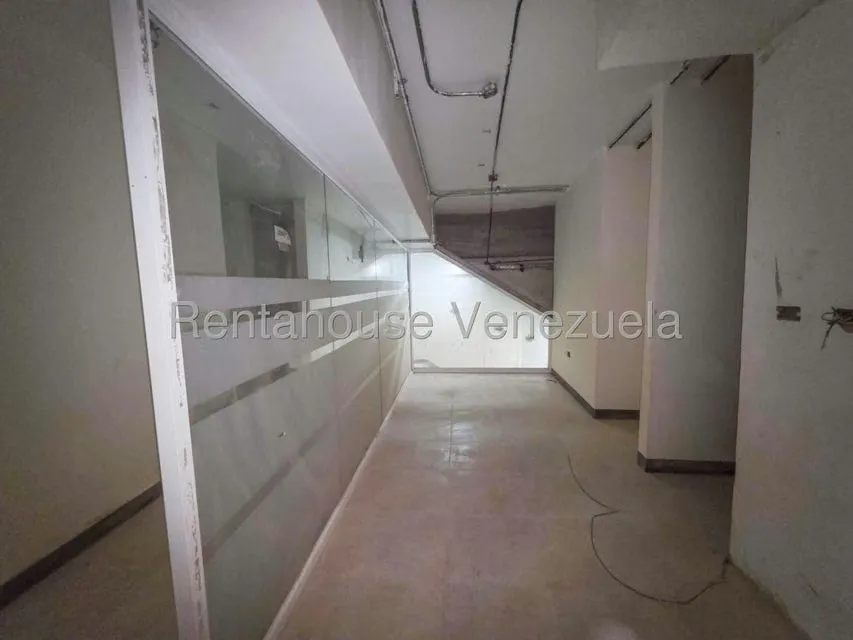 Local Comercial en Alquiler en Los Dos Caminos, Distrito Metropolitano - 17