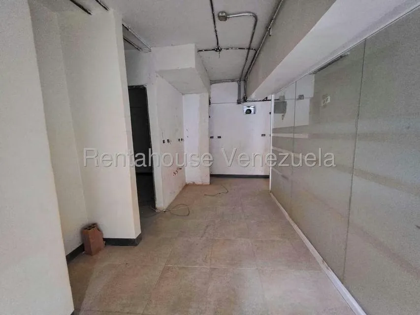 Local Comercial en Alquiler en Los Dos Caminos, Distrito Metropolitano - 21