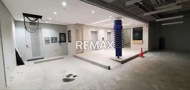 EXCLUSIVO LOCAL COMERCIAL PB CON DOBLE ALTURA LAS MERCEDES - 4