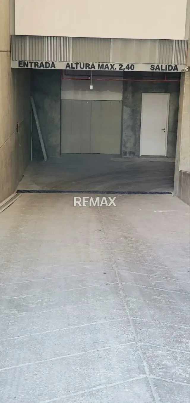EXCLUSIVO LOCAL COMERCIAL PB CON DOBLE ALTURA LAS MERCEDES - 10
