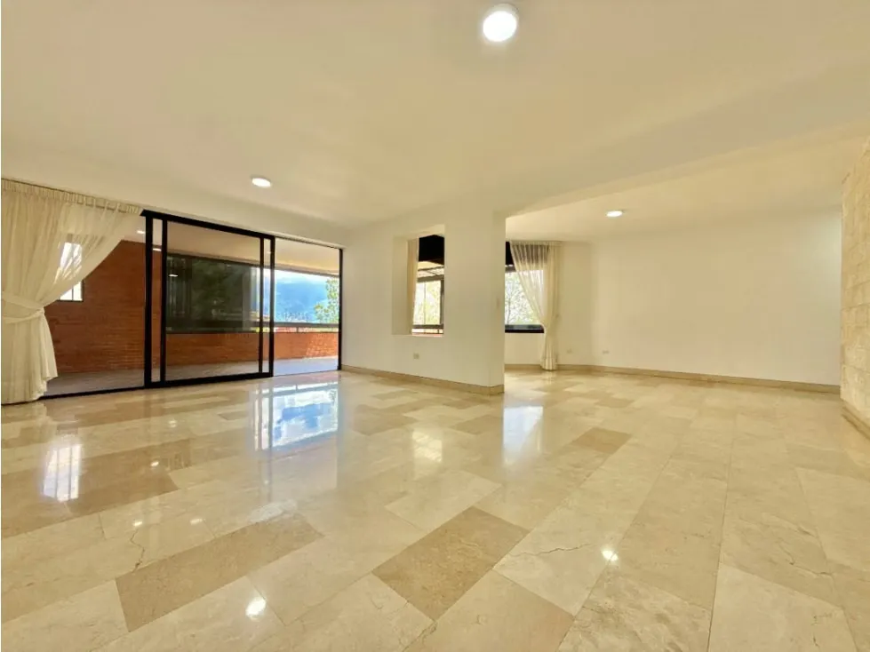 Se alquila apto 240 m2 4h+s/3.5b+s/3p Colinas de Valle Arriba