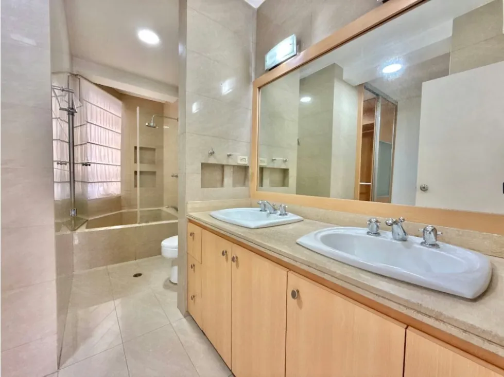 Se alquila apto 240 m2 4h+s/3.5b+s/3p Colinas de Valle Arriba - 9