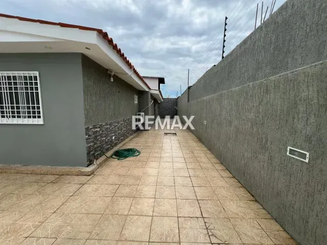 Casa Actualizada en venta en Villa Roraima, Sector El Perú - 10