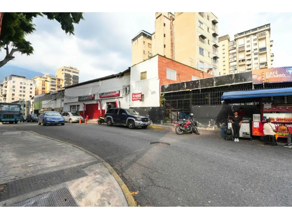 Terreno Comercial de 1.130m con Estructura Hotelera en los dos camino - 4