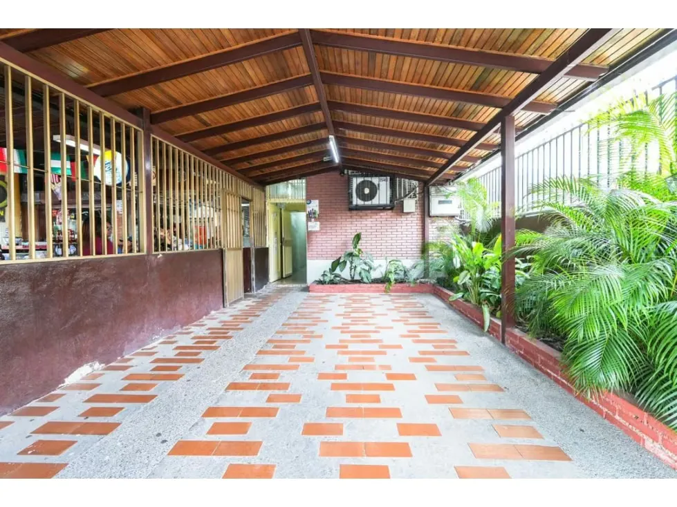 Terreno Comercial de 1.130m con Estructura Hotelera en los dos camino - 9